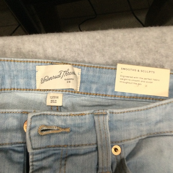 Universal Thread Mid Rise Light Blue Skinny Jeans - Picture 4 of 10